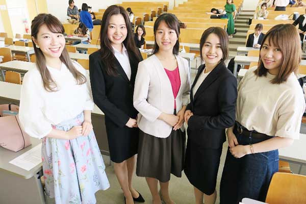 一緒に選抜された国際キャリア学科の同級生たちと！