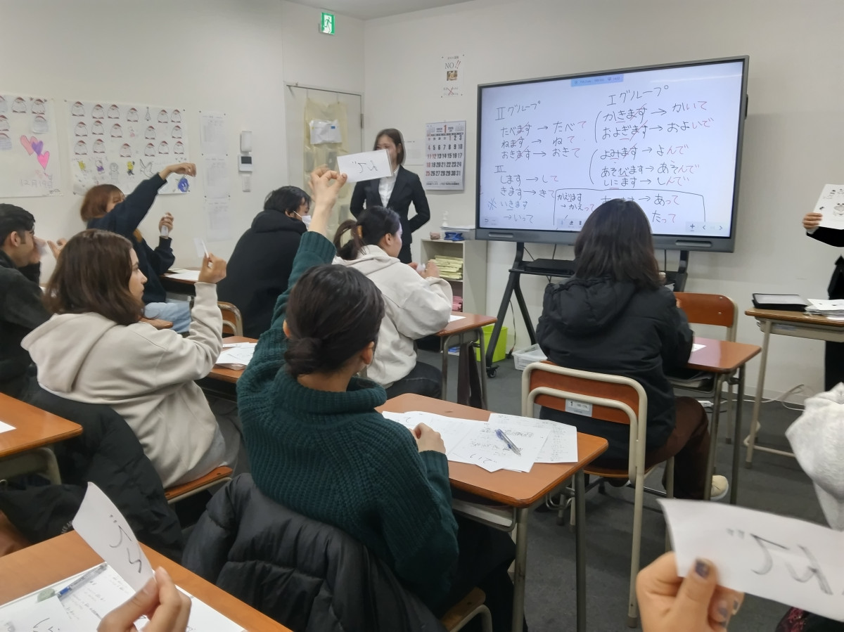 板書による説明と文字カードによる理解の確認