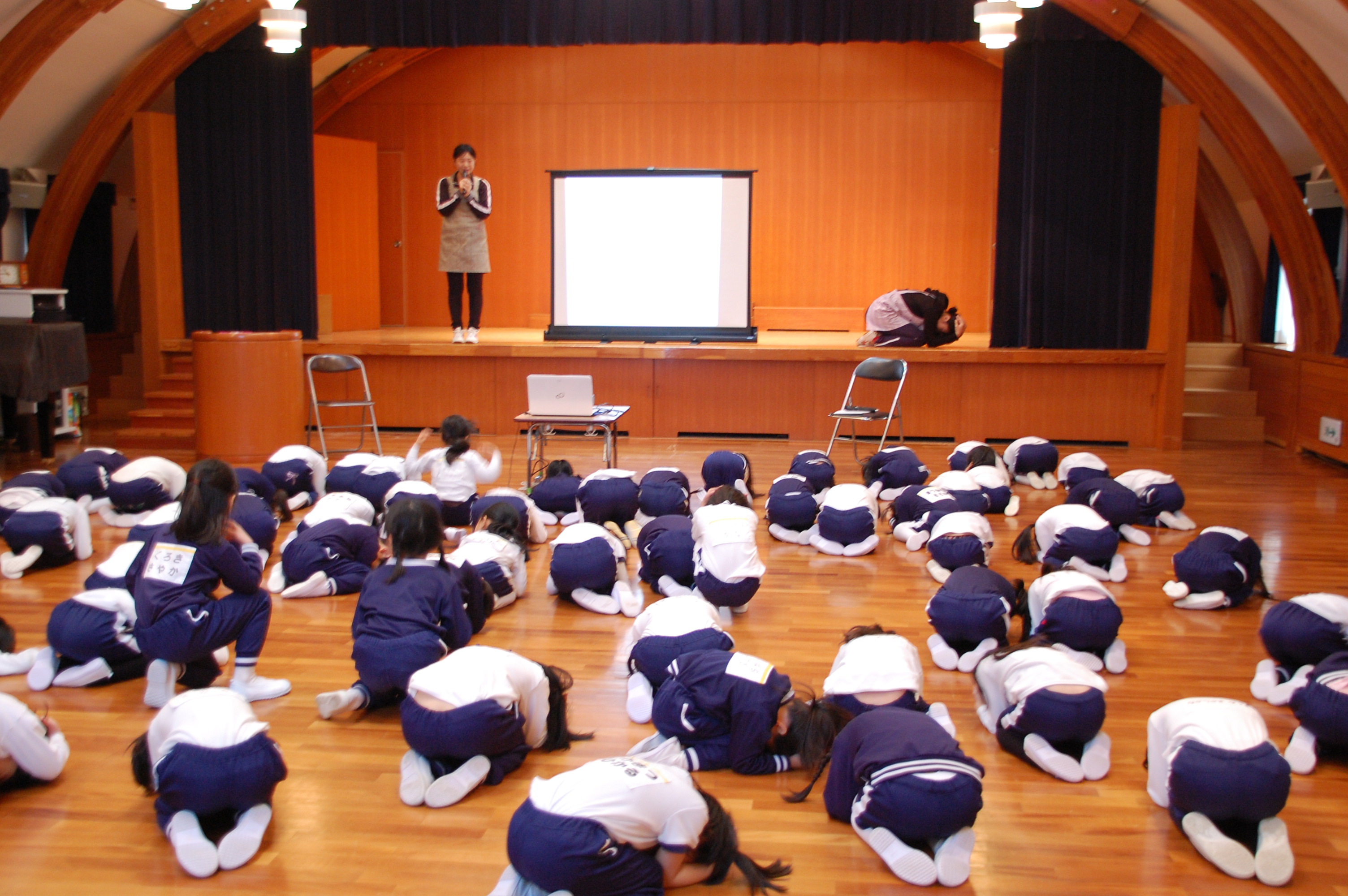 だんごむしポーズ.JPG