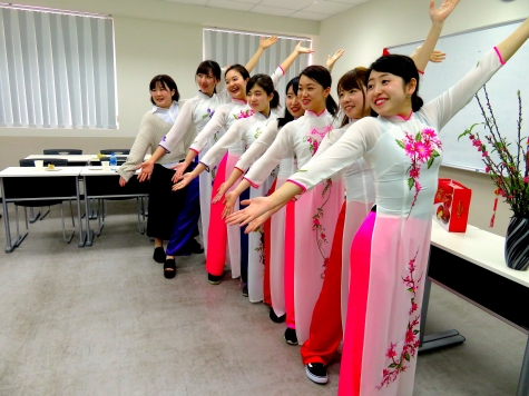 6-3-VJU_AoDai.JPG