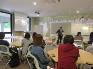 ラーニングコモンズでの課外解決型プログラムの様子