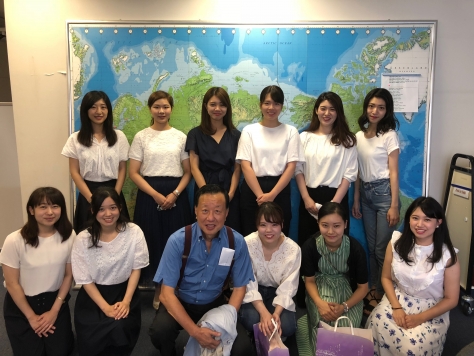 今年の参加学生と川端教授